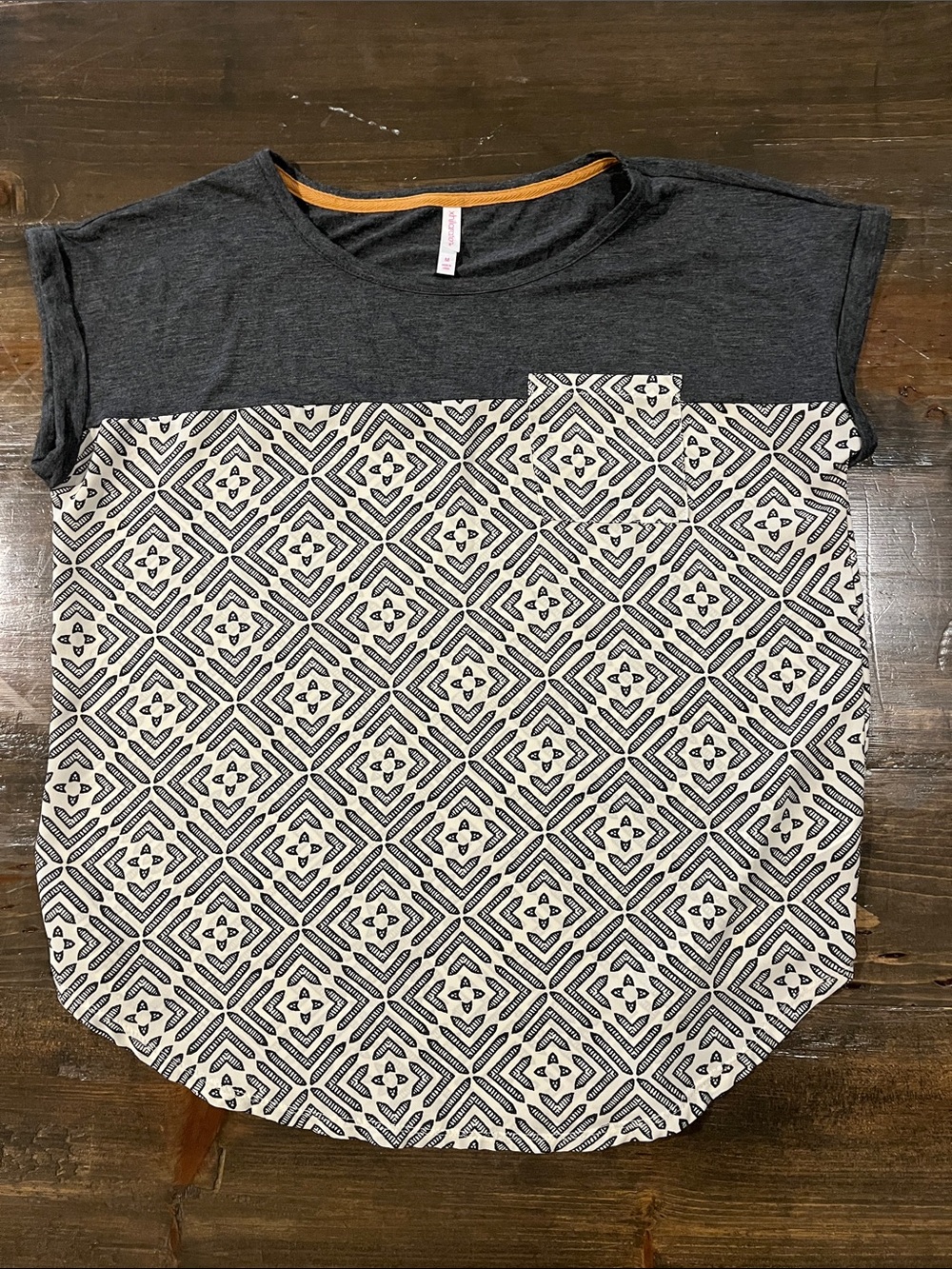 Xhilaration Charcoal and Cream Short Sleeve Tee with Geometric Print